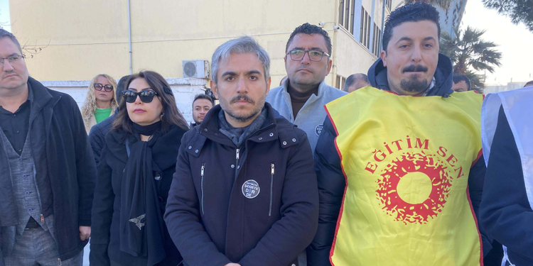 Öğretmeni dersten çıkarıp darbeden 2 şüpheli tutuklandı