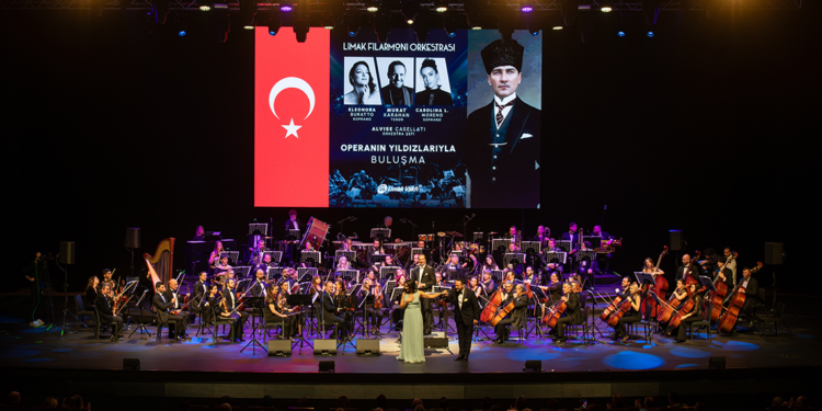 Operanın dünyaca ünlü yıldızları 'Mühendis Kızlar' için sahne aldı
