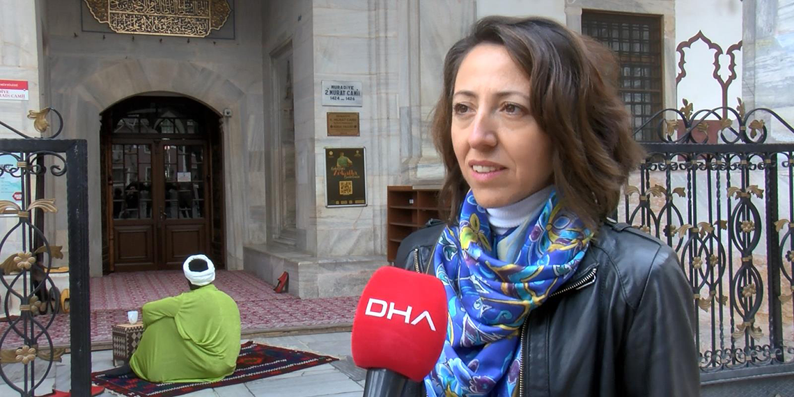 Bursa'da fotoğraf sanatçısı Neslihan Sağır Çetin (40), Osmanlı'nın ünlü ressamlarının Bursa'da resmettiği tabloları, çizildikleri mekanlarda aynı kostüm ve materyaller ile canlandırarak fotoğraflıyor.