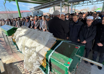 Otomobildeki patlamada ölen bebek, doğduktan sonra ilk kez taburcu olmuş