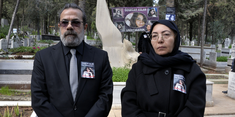 Özgecan Aslan mezarı başında anıldı 