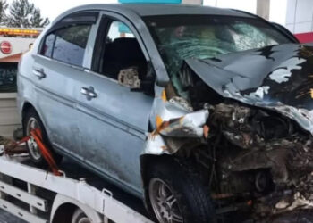 Patlayan lastiği değiştirenlere otomobil çarptı: 2 ölü, 7 yaralı