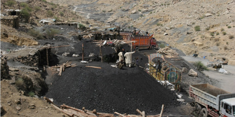 Pakistan'da maden ocağında patlama: 10 ölü