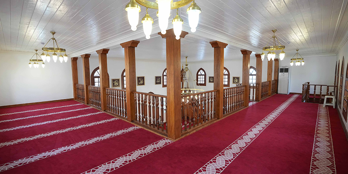 Restorasyonu tamamlanan İmrahor Camisi, yeniden ibadete açıldı