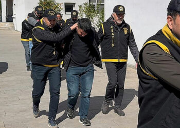 Sağlık kabinine 12 el ateş edip, 1 milyon lira haraç istediler