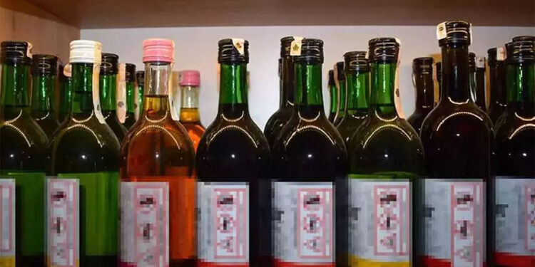 Metil alkol içeren sahte içkiler körlük ve komaya neden olabilir