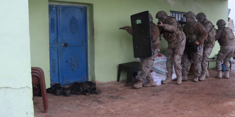 Şanlıurfa merkezli PKK operasyonu: 7 gözaltı