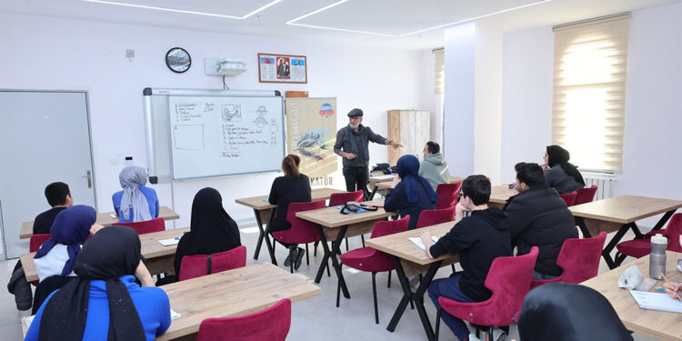 Karikatür Atölyesi geleceğin karikatüristlerini yetiştiriyor
