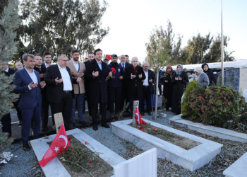 Saadet Partisi Başkanı Arıkan'dan deprem bölgesi ziyareti