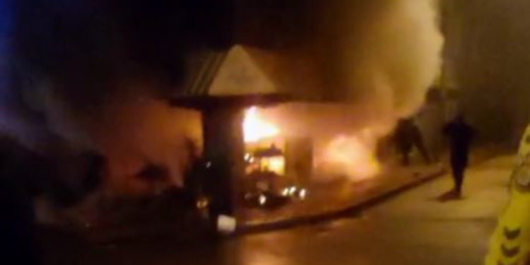 Samsun'da çiçekçi dükkanında yangın