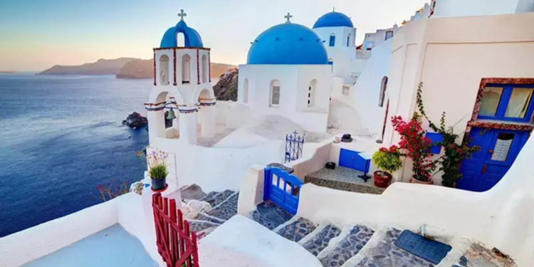 Santorini'de OHAL ilan edildi