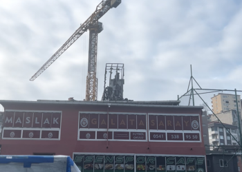Sarıyer'de baz istasyonunda çıkan yangın söndürüldü