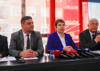 Seçmenine bağlı kalmak da milletvekilinin bir yerde namusu