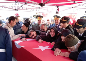Şehit Er Mustafa Uslu gözyaşları arasında toprağa verildi