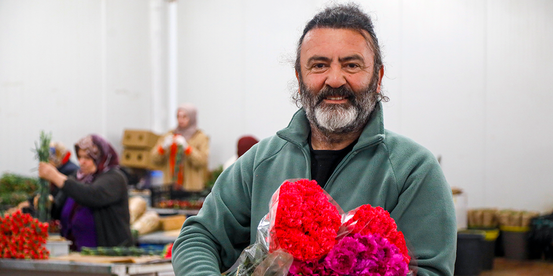 Sevgililer Günü için 30 ülkeye 75 milyon dal çiçek ihracatı