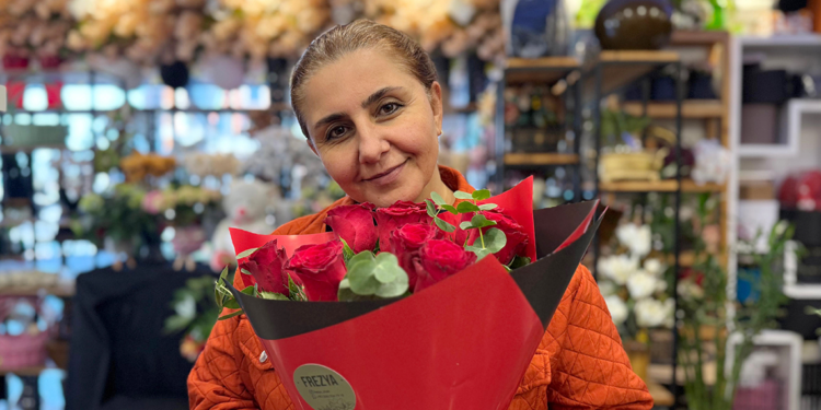 Sevgililer Günü'nün sembolü kırmızı gülün tanesi 150 lira