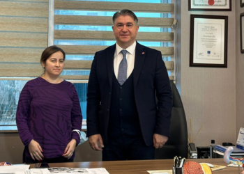 Sibel hemşire, ablasından alınan karaciğerle hayata tutundu