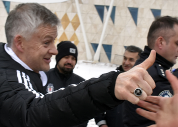 Sivas'a ulaşan Solskjaer'e Osmanlı tuğralı yüzük hediyesi
