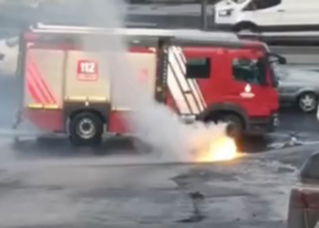 Sultangazi'de yer altındaki kablolarda patlama krizi