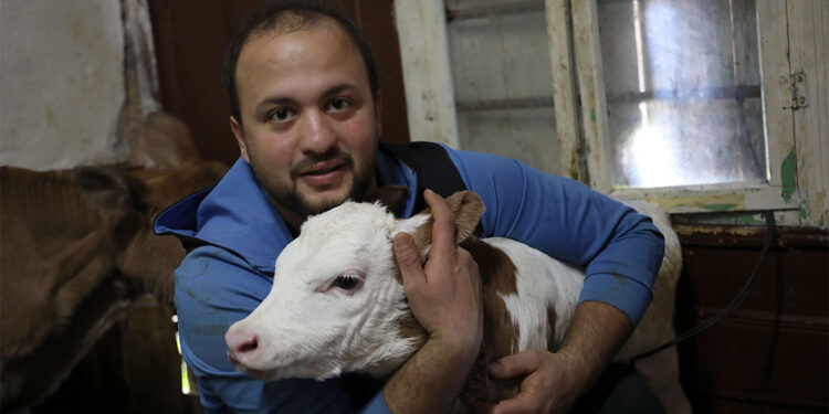Hayvan sevgisini mesleğe dönüştürdü