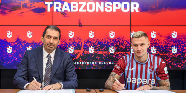 Trabzonspor'da Oleksandr Zubkov için imza töreni düzenledi