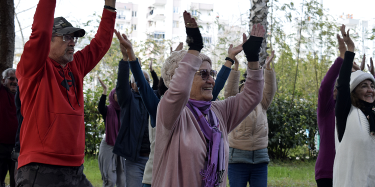 Tazelenme Üniversitesi'nde Japonca öğreniyorlar
