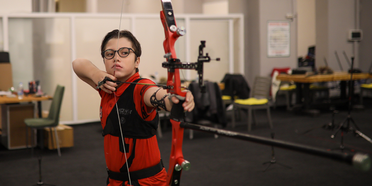 Televizyon dizisinde görüp başladığı okçulukta dünya 2'ncisi oldu