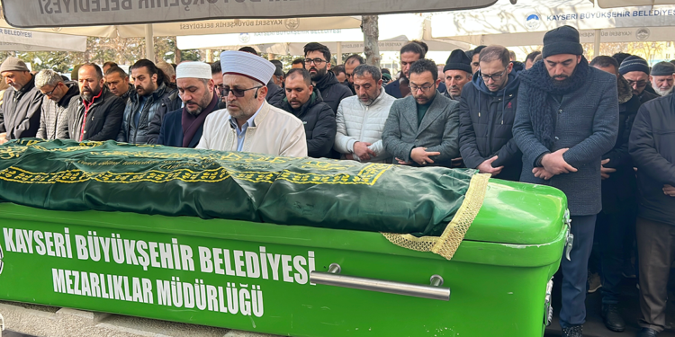 Tokat'ta kalp krizinden ölen doktor, Kayseri'de toprağa verildi