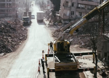 Toroslar EDAŞ'ın deprem bölgesinde bakım onarım çalışmaları sürüyor