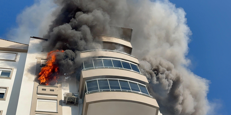 Torununa pişi yapmak için ocakta unuttuğu yağ, yangına neden oldu