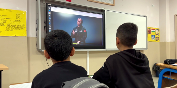 'Ufkun Ötesinde' belgeseli öğrencilerle buluştu