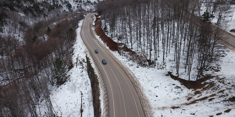 Uludağ kar yağışıyla beyaza büründü
