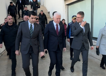 Vali Gül Avcılar'da muhtarlarla bir araya geldi