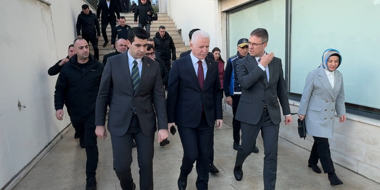 Vali Gül Avcılar'da muhtarlarla bir araya geldi