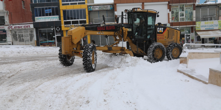 Van'da 81 yerleşim yeri ulaşıma kapandı