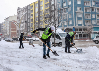 Van'da kapalı 436 yerleşim yerinin yolu açıldı