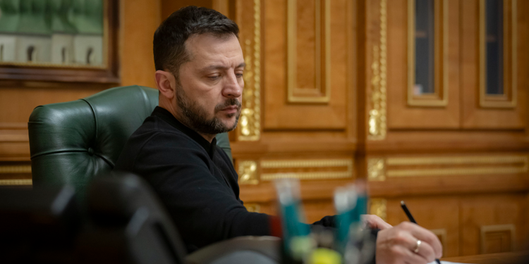Volodimir Zelenskiy'nin yetkilerini kullanma süresi uzatılıyor