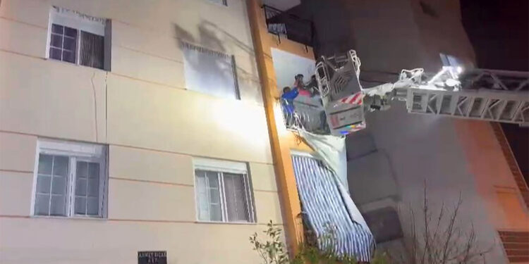 Antalya'da elektrik panosunda yangın çıktı