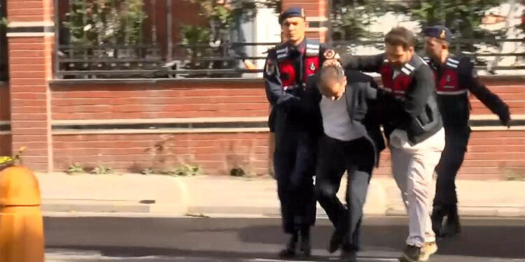 Bu adamlar naif adamlar nasıl örgüt lideri olurlar