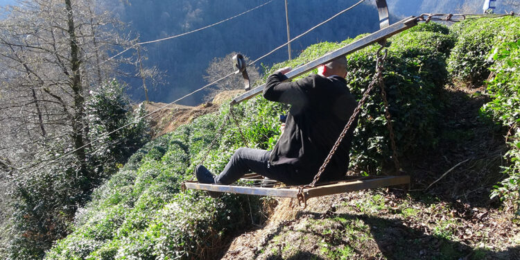 Yol yapıldı, teleferikle tehlikeli yolculuk son buldu