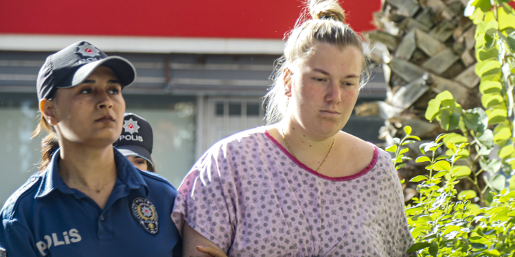 Yeni doğan bebeğini klozete bırakan Rus anneye 15 yıl hapis