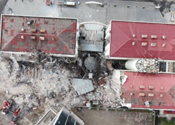 Yerinde dönüşüm kararı alınan Galeria Sitesi'nde ilk kazma martta