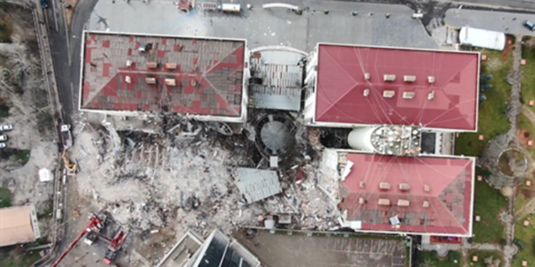 Yerinde dönüşüm kararı alınan Galeria Sitesi'nde ilk kazma martta