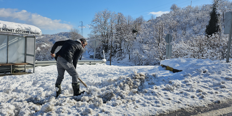 Zonguldak'ta 66 köy yolu kardan kapandı