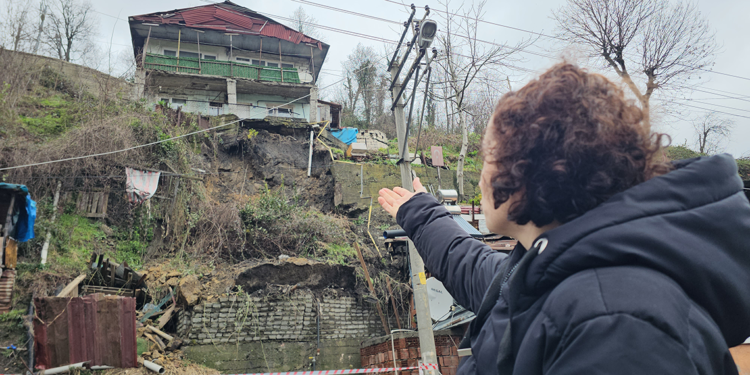 Zonguldak'ta heyelan: 3 ev tahliye edildi
