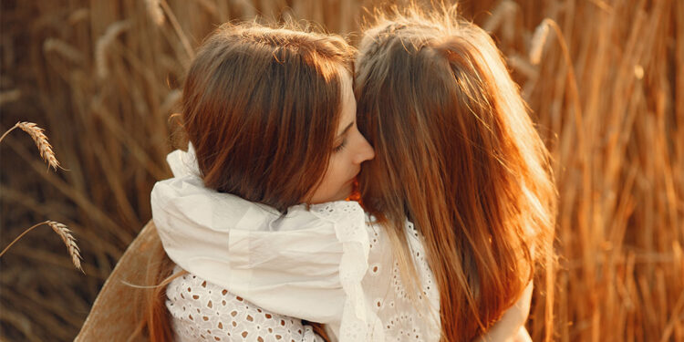 Annenin sözleri kız çocuklarının geleceğini nasıl şekillendirir?