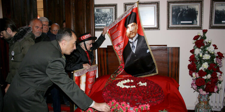 Özür dilerim ATAM: Mirasına sahip çıkmakta zorlanıyoruz