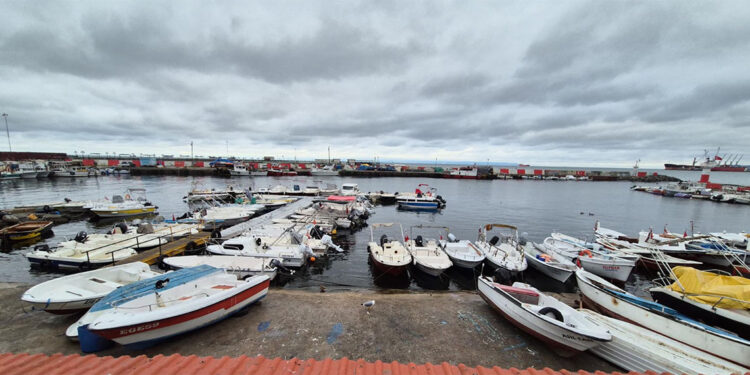 Tekirdağ'da poyraz etkili oldu; balıkçılar denize açılamadı