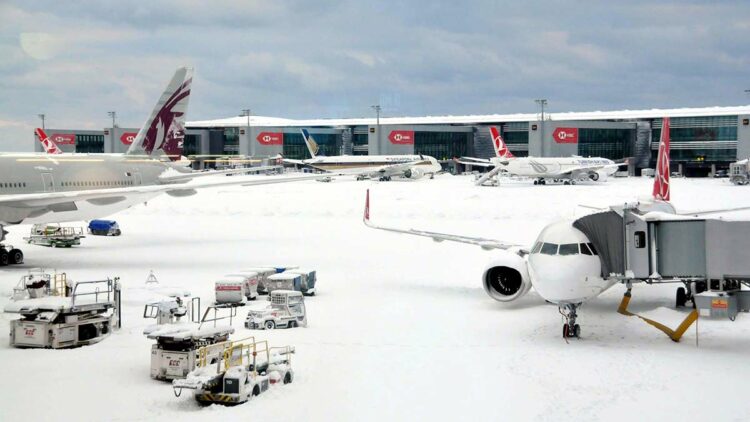 Uçak seferlerinde yüzde 40 oranında erteleme olacak