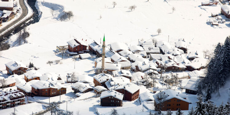 Doğu Karadeniz'de seyirlik manzara dron kamerasına yansıdı
